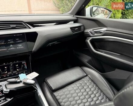 Белый Ауди E-Tron, объемом двигателя 0 л и пробегом 140 тыс. км за 31449 $, фото 119 на Automoto.ua