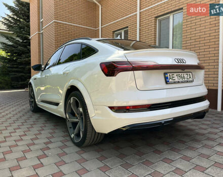 Білий Ауді E-Tron, об'ємом двигуна 0 л та пробігом 34 тис. км за 56500 $, фото 7 на Automoto.ua