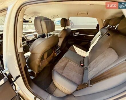 Білий Ауді E-Tron, об'ємом двигуна 0 л та пробігом 16 тис. км за 44900 $, фото 25 на Automoto.ua