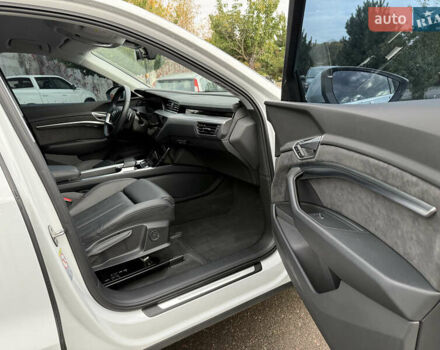 Белый Ауди E-Tron, объемом двигателя 0 л и пробегом 35 тыс. км за 29999 $, фото 20 на Automoto.ua