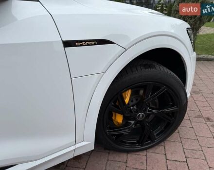 Белый Ауди E-Tron, объемом двигателя 0 л и пробегом 140 тыс. км за 31449 $, фото 45 на Automoto.ua