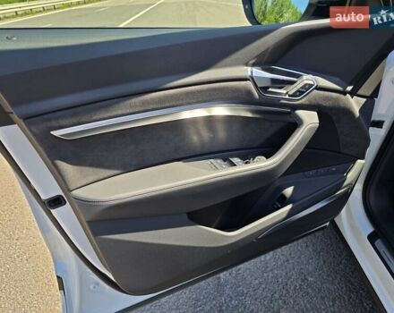 Белый Ауди E-Tron, объемом двигателя 0 л и пробегом 53 тыс. км за 44999 $, фото 45 на Automoto.ua