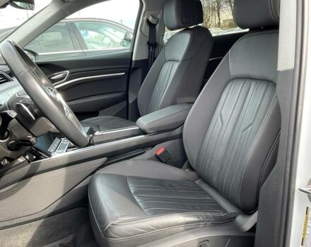 Білий Ауді E-Tron, об'ємом двигуна 0 л та пробігом 45 тис. км за 33000 $, фото 7 на Automoto.ua