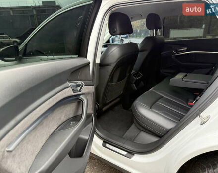 Белый Ауди E-Tron, объемом двигателя 0 л и пробегом 35 тыс. км за 29999 $, фото 17 на Automoto.ua