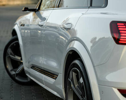 Белый Ауди E-Tron, объемом двигателя 0 л и пробегом 73 тыс. км за 46990 $, фото 14 на Automoto.ua