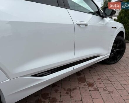 Белый Ауди E-Tron, объемом двигателя 0 л и пробегом 140 тыс. км за 31449 $, фото 43 на Automoto.ua