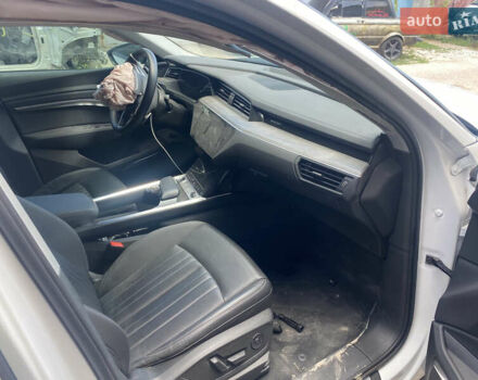 Белый Ауди E-Tron, объемом двигателя 0 л и пробегом 53 тыс. км за 14500 $, фото 5 на Automoto.ua