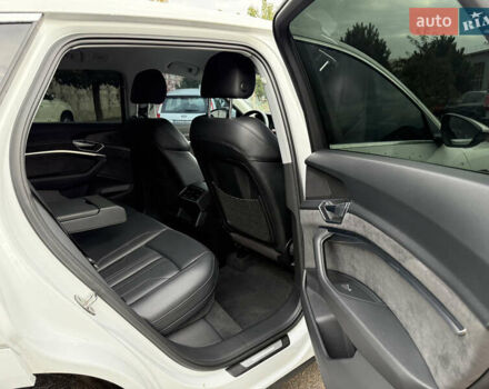 Белый Ауди E-Tron, объемом двигателя 0 л и пробегом 35 тыс. км за 29999 $, фото 19 на Automoto.ua