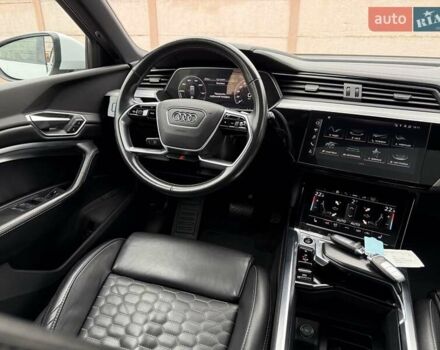 Белый Ауди E-Tron, объемом двигателя 0 л и пробегом 140 тыс. км за 31449 $, фото 123 на Automoto.ua