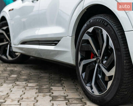 Білий Ауді E-Tron, об'ємом двигуна 0 л та пробігом 57 тис. км за 50555 $, фото 6 на Automoto.ua