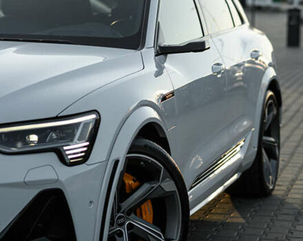 Белый Ауди E-Tron, объемом двигателя 0 л и пробегом 73 тыс. км за 46990 $, фото 4 на Automoto.ua