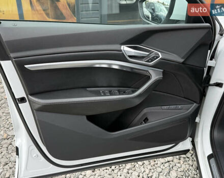 Белый Ауди E-Tron, объемом двигателя 0 л и пробегом 144 тыс. км за 29999 $, фото 56 на Automoto.ua