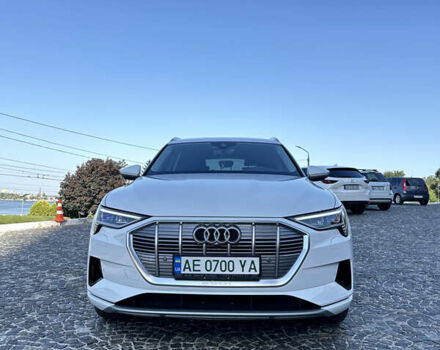 Белый Ауди E-Tron, объемом двигателя 0 л и пробегом 50 тыс. км за 38000 $, фото 2 на Automoto.ua