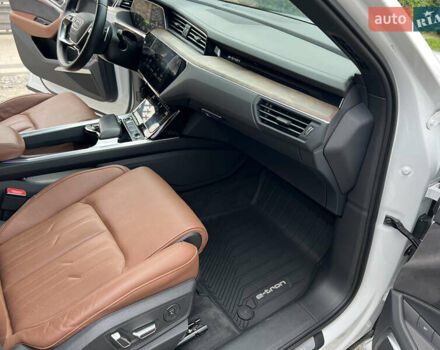 Білий Ауді E-Tron, об'ємом двигуна 0 л та пробігом 38 тис. км за 46000 $, фото 22 на Automoto.ua