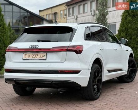 Белый Ауди E-Tron, объемом двигателя 0 л и пробегом 140 тыс. км за 31449 $, фото 32 на Automoto.ua