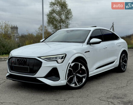 Белый Ауди E-Tron, объемом двигателя 0 л и пробегом 97 тыс. км за 42900 $, фото 13 на Automoto.ua