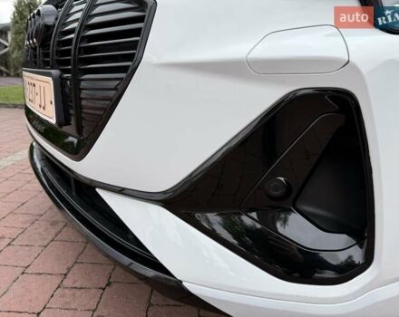Белый Ауди E-Tron, объемом двигателя 0 л и пробегом 140 тыс. км за 31449 $, фото 12 на Automoto.ua
