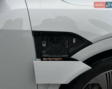 Білий Ауді E-Tron, об'ємом двигуна 0 л та пробігом 116 тис. км за 29750 $, фото 15 на Automoto.ua