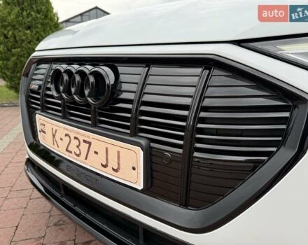 Белый Ауди E-Tron, объемом двигателя 0 л и пробегом 140 тыс. км за 31449 $, фото 11 на Automoto.ua