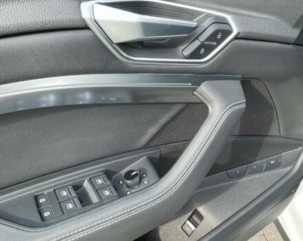 Білий Ауді E-Tron, об'ємом двигуна 0 л та пробігом 45 тис. км за 33000 $, фото 8 на Automoto.ua