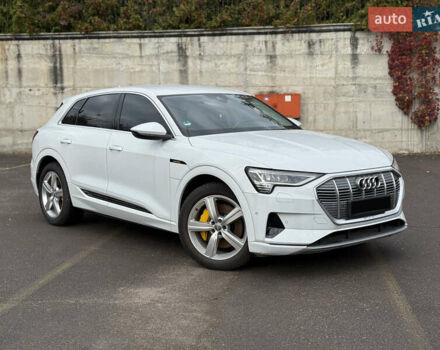 Белый Ауди E-Tron, объемом двигателя 0 л и пробегом 35 тыс. км за 29999 $, фото 2 на Automoto.ua