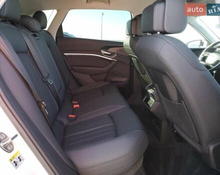 Белый Ауди E-Tron, объемом двигателя 0 л и пробегом 51 тыс. км за 21500 $, фото 9 на Automoto.ua