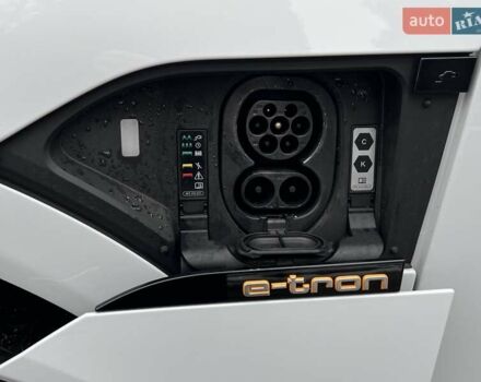Білий Ауді E-Tron, об'ємом двигуна 0 л та пробігом 116 тис. км за 29750 $, фото 17 на Automoto.ua