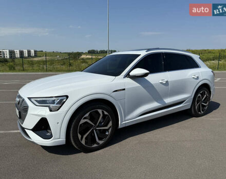 Белый Ауди E-Tron, объемом двигателя 0 л и пробегом 46 тыс. км за 32800 $, фото 1 на Automoto.ua
