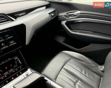 Белый Ауди E-Tron, объемом двигателя 0 л и пробегом 140 тыс. км за 33490 $, фото 25 на Automoto.ua