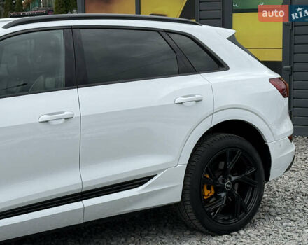 Белый Ауди E-Tron, объемом двигателя 0 л и пробегом 144 тыс. км за 29999 $, фото 11 на Automoto.ua