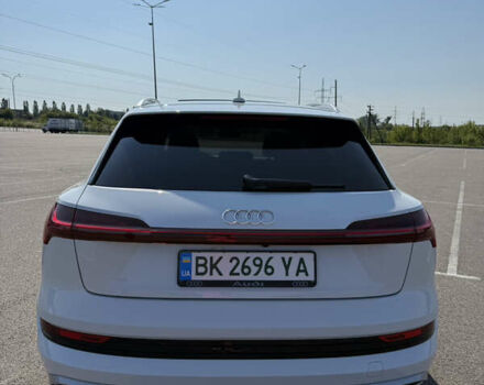 Белый Ауди E-Tron, объемом двигателя 0 л и пробегом 46 тыс. км за 32800 $, фото 9 на Automoto.ua