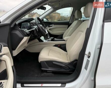 Белый Ауди E-Tron, объемом двигателя 0 л и пробегом 82 тыс. км за 38400 $, фото 39 на Automoto.ua