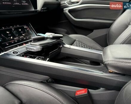Белый Ауди E-Tron, объемом двигателя 0 л и пробегом 140 тыс. км за 31449 $, фото 115 на Automoto.ua