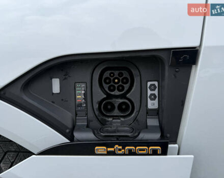 Белый Ауди E-Tron, объемом двигателя 0 л и пробегом 144 тыс. км за 29999 $, фото 12 на Automoto.ua