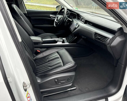 Білий Ауді E-Tron, об'ємом двигуна 0 л та пробігом 69 тис. км за 31500 $, фото 31 на Automoto.ua