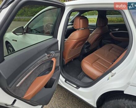 Белый Ауди E-Tron, объемом двигателя 0 л и пробегом 68 тыс. км за 39999 $, фото 52 на Automoto.ua