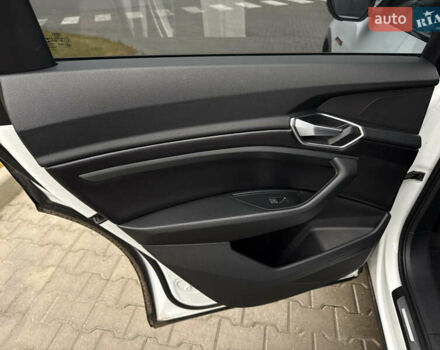 Білий Ауді E-Tron, об'ємом двигуна 0 л та пробігом 69 тис. км за 31500 $, фото 22 на Automoto.ua
