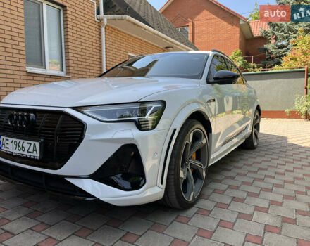 Білий Ауді E-Tron, об'ємом двигуна 0 л та пробігом 34 тис. км за 56500 $, фото 8 на Automoto.ua