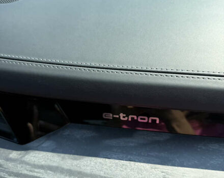 Белый Ауди E-Tron, объемом двигателя 0 л и пробегом 46 тыс. км за 32800 $, фото 14 на Automoto.ua