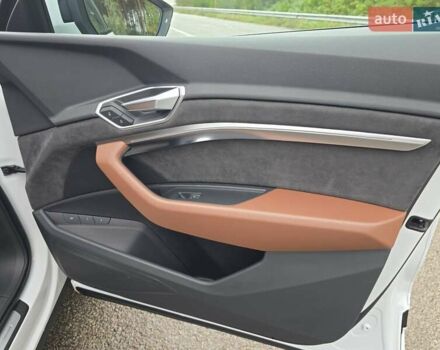 Белый Ауди E-Tron, объемом двигателя 0 л и пробегом 68 тыс. км за 39999 $, фото 66 на Automoto.ua