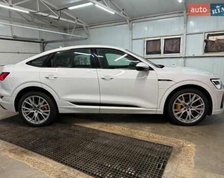Белый Ауди E-Tron, объемом двигателя 0 л и пробегом 82 тыс. км за 38400 $, фото 24 на Automoto.ua