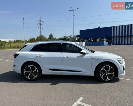 Белый Ауди E-Tron, объемом двигателя 0 л и пробегом 46 тыс. км за 32800 $, фото 6 на Automoto.ua