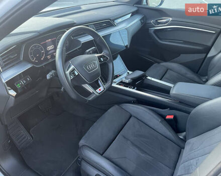 Белый Ауди E-Tron, объемом двигателя 0 л и пробегом 57 тыс. км за 32200 $, фото 18 на Automoto.ua