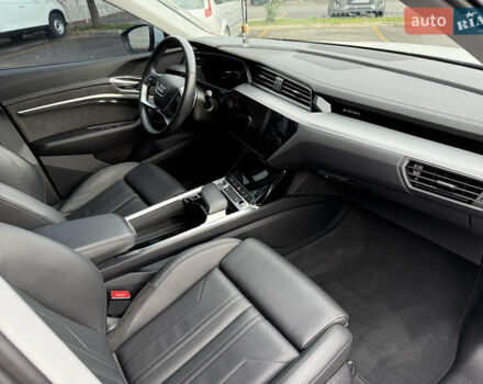 Белый Ауди E-Tron, объемом двигателя 0 л и пробегом 35 тыс. км за 29999 $, фото 23 на Automoto.ua