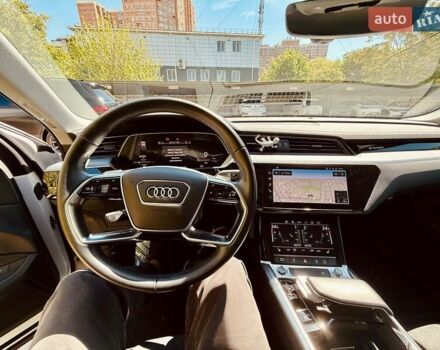 Білий Ауді E-Tron, об'ємом двигуна 0 л та пробігом 16 тис. км за 44900 $, фото 14 на Automoto.ua