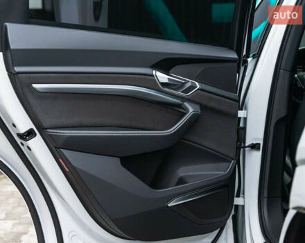 Білий Ауді E-Tron, об'ємом двигуна 0 л та пробігом 57 тис. км за 50555 $, фото 28 на Automoto.ua