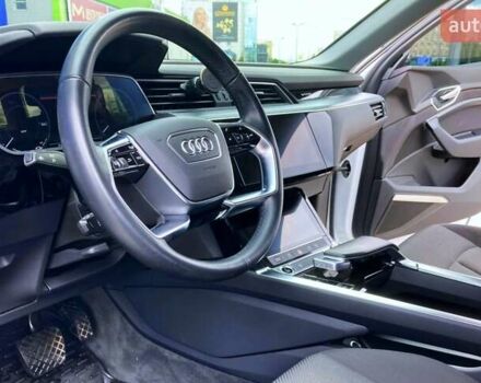 Білий Ауді E-Tron, об'ємом двигуна 0 л та пробігом 78 тис. км за 29800 $, фото 6 на Automoto.ua