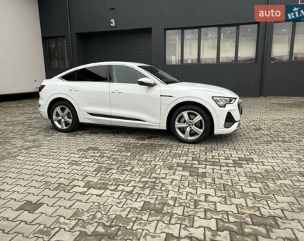 Белый Ауди E-Tron, объемом двигателя 0 л и пробегом 140 тыс. км за 33490 $, фото 7 на Automoto.ua
