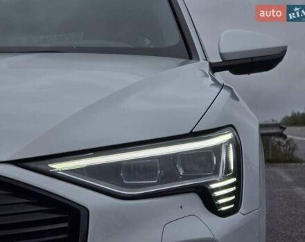 Белый Ауди E-Tron, объемом двигателя 0 л и пробегом 68 тыс. км за 39999 $, фото 11 на Automoto.ua
