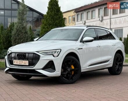 Белый Ауди E-Tron, объемом двигателя 0 л и пробегом 140 тыс. км за 31449 $, фото 3 на Automoto.ua